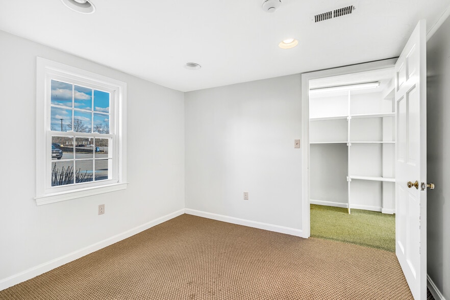 More Photos Of 311 Boston Post Rd, Wayland Office For Sale