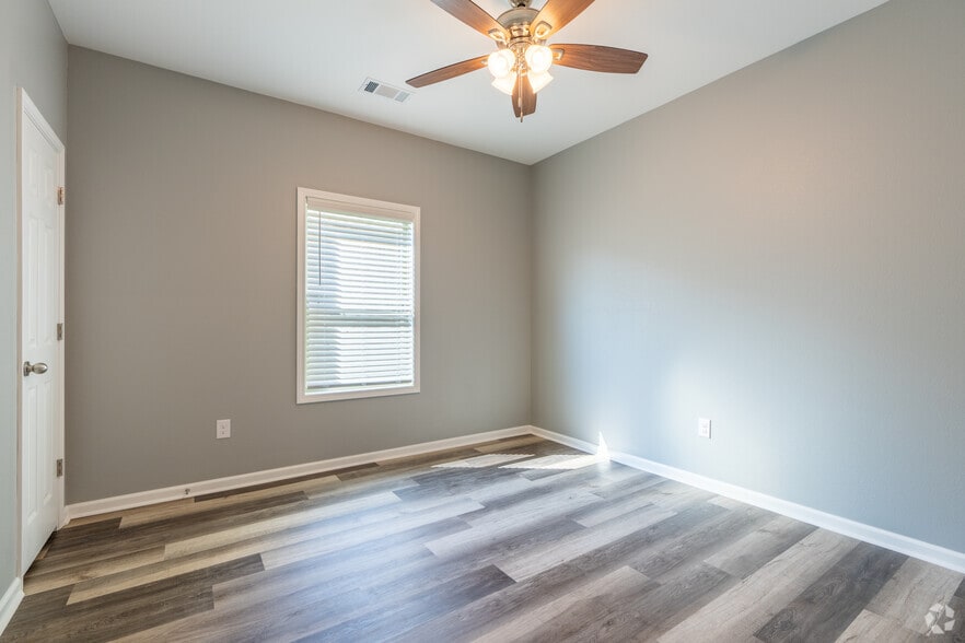 More Photos Of 404 W Matthews St, Brookland Apartments For Sale