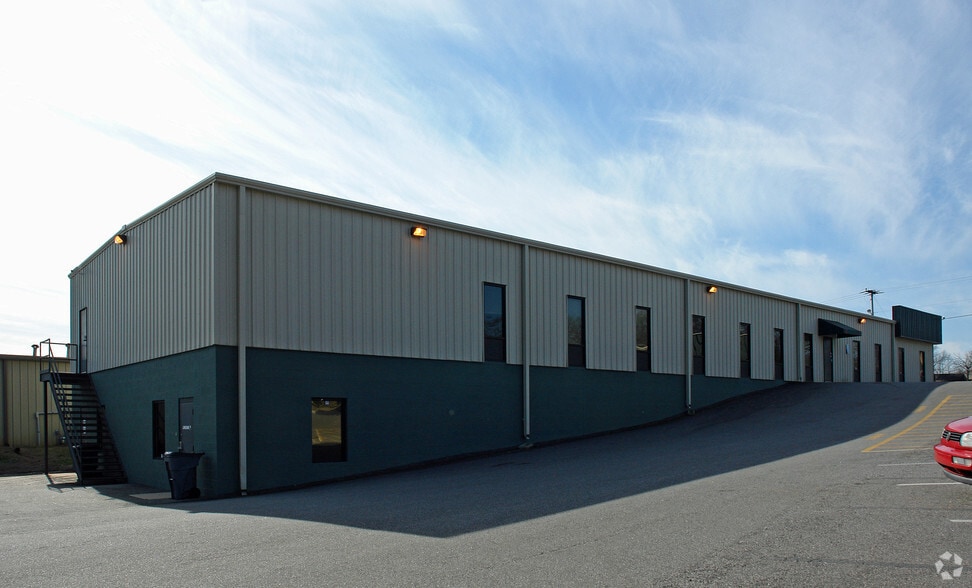 More Photos Of 636 Signal Hill Dr, Statesville Office For Lease