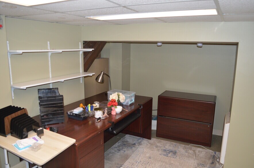 More Photos Of 2662 Nottingham Way, Trenton Office For Sale