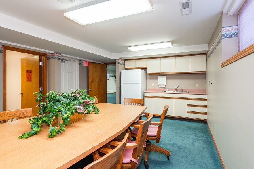 More Photos Of 1752 W High St, Piqua Medical For Sale