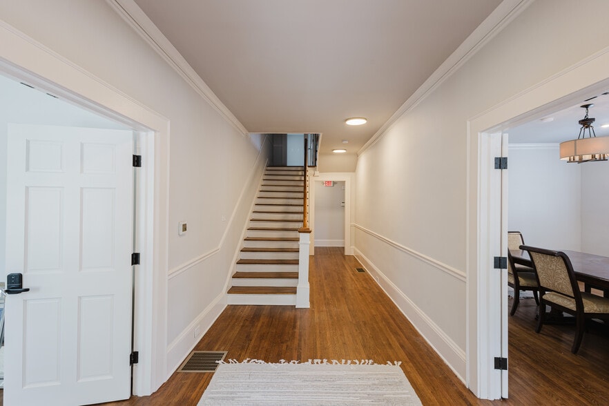 More Photos Of 1814 Euclid Ave, Charlotte Office For Lease