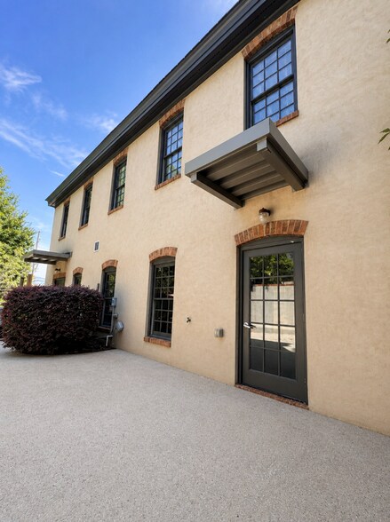 More Photos Of 1000 Southlake Park, Birmingham Office Residential For Sale
