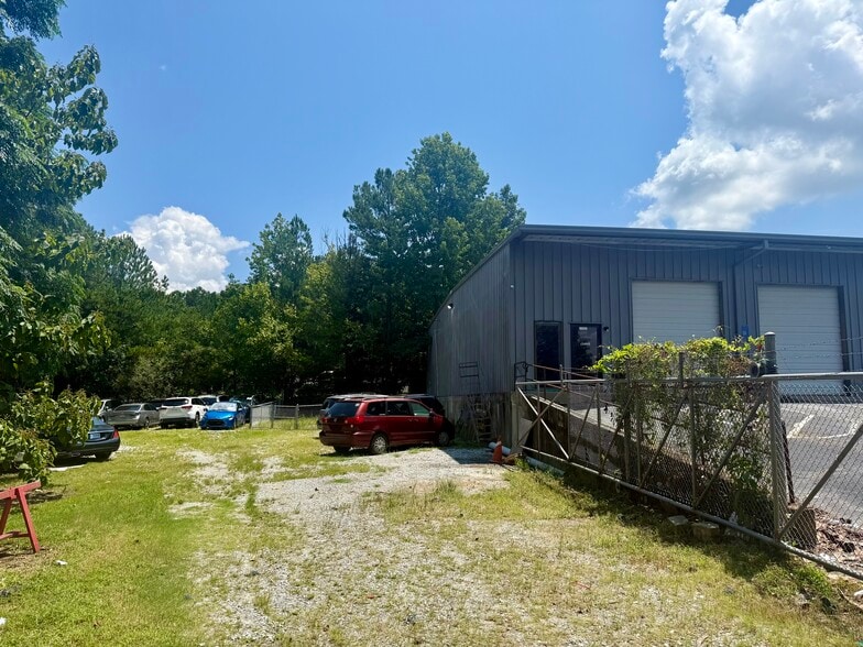 More Photos Of 925 Cripple Creek Dr, Lawrenceville Warehouse For Lease