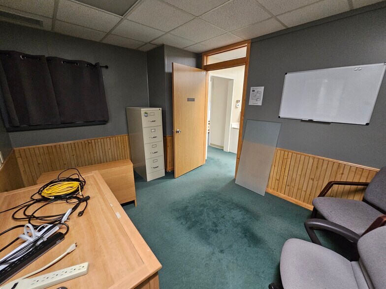 More Photos Of 97 S 4th St, Ishpeming Office For Lease