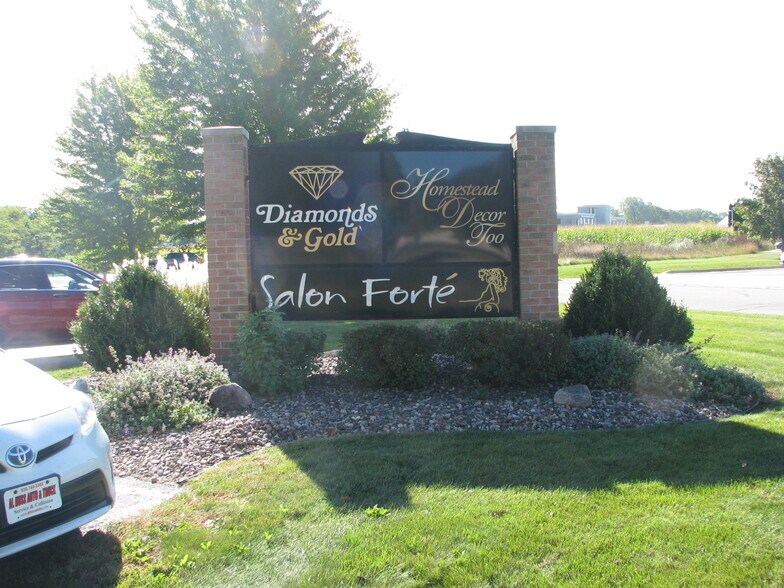 More Photos Of 2071 Central Dr, Green Bay General Retail For Lease