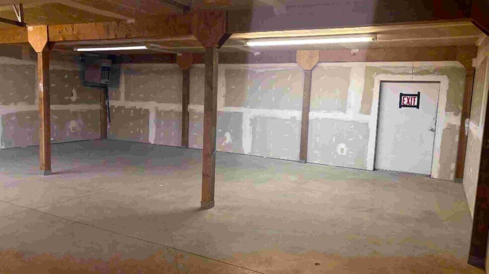 More Photos Of 140 Martin St, Klamath Falls Flex For Lease