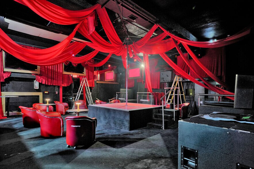 More Photos Of 728 NW 79 Street, Miami Bar For Sale