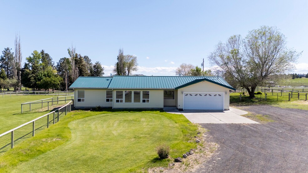 More Photos Of 9101 NW 31st St, Terrebonne Specialty For Sale