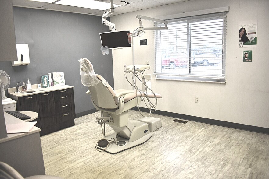 More Photos Of 1333 W Outer 21 Rd, Arnold Medical For Sale