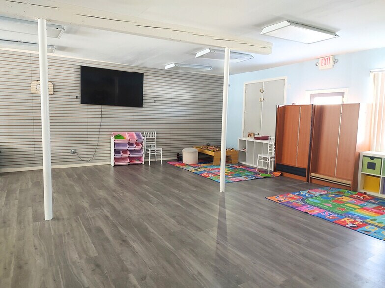 More Photos Of 140 Worcester Providence Tpke, Sutton Office For Sale