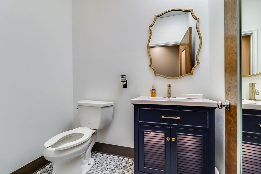 More Photos Of 230 Heymann Blvd/200 Travis st, Lafayette Office For Sale