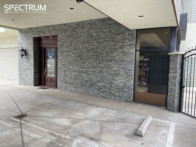 More Photos Of 13808 Ventura Blvd, Sherman Oaks Office For Sale