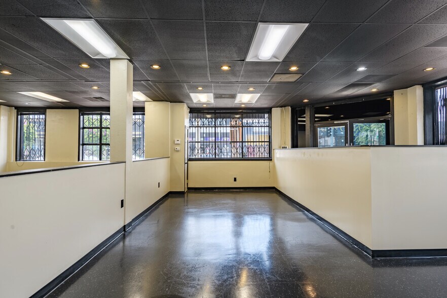 More Photos Of 700 N Heliotrope Dr, Los Angeles Storefront For Lease