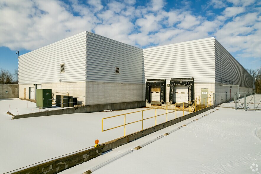 More Photos Of 43811 Plymouth Oaks Blvd, Plymouth Manufacturing For Sale