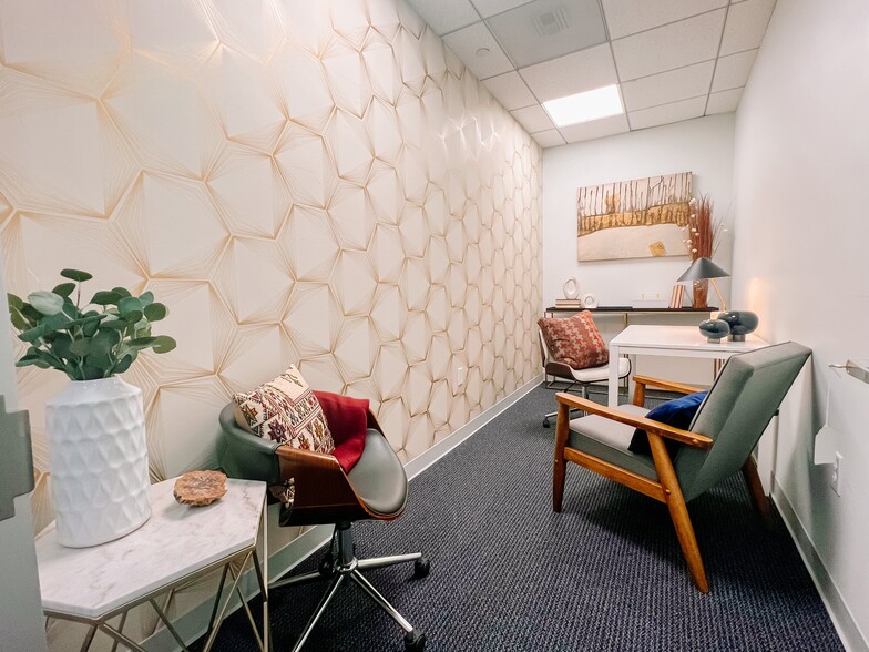 More Photos Of 17 S Briar Hollow Ln, Houston Coworking Space