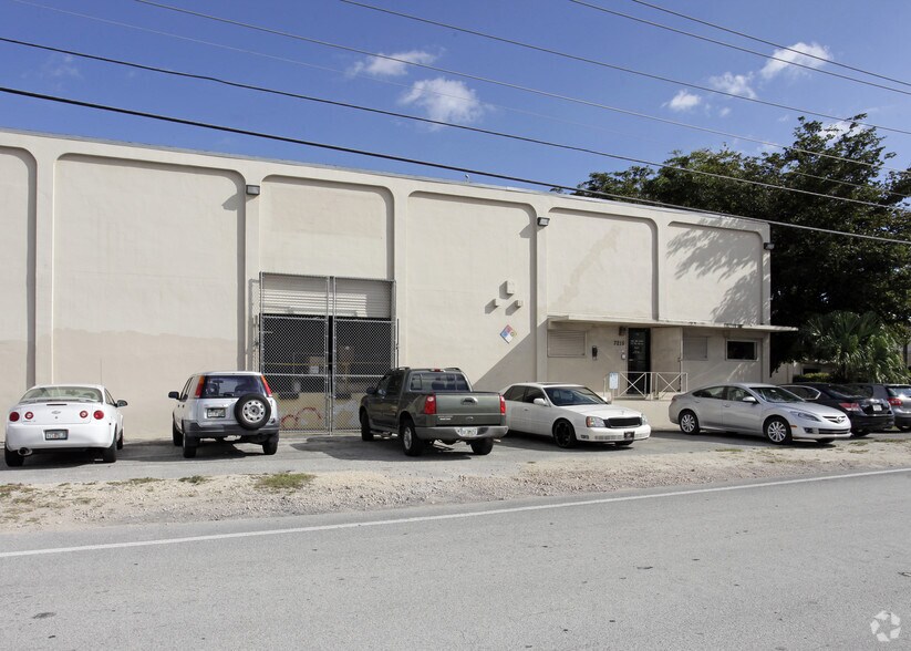 More Photos Of 7215 W 20th Ave, Hialeah Manufacturing For Lease