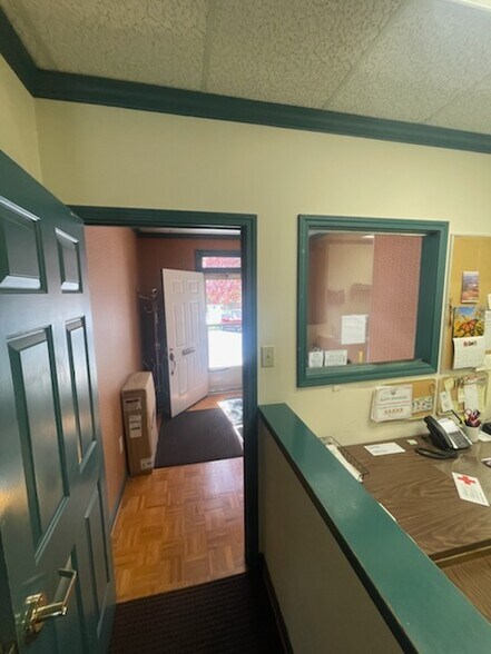 More Photos Of 5100 Bernard Dr, Roanoke Medical For Sale