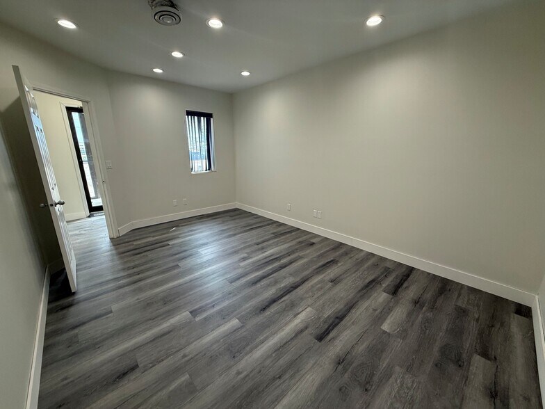 More Photos Of 8319 Chiles Industrial Av, Red Deer Warehouse For Sale