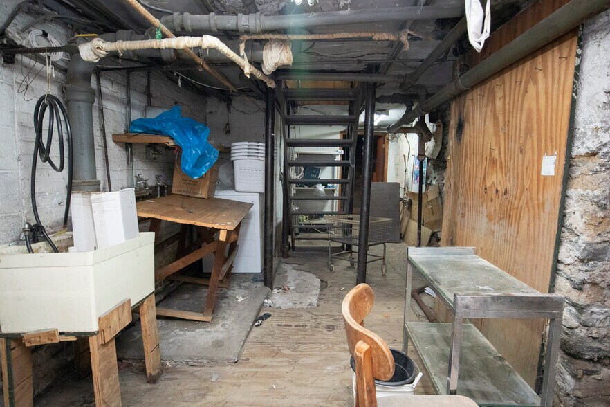 More Photos Of 205 W 20th St, New York Apartments For Lease