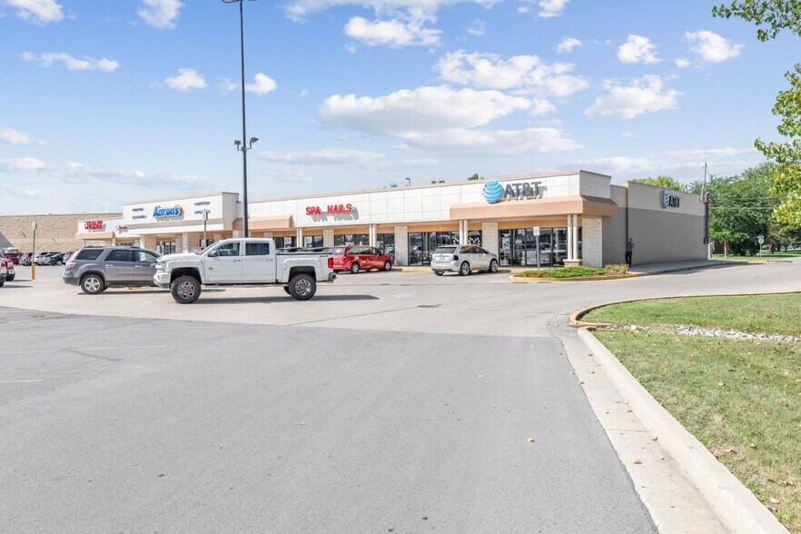 More Photos Of 3228 S Western Ave, Marion Unknown For Lease