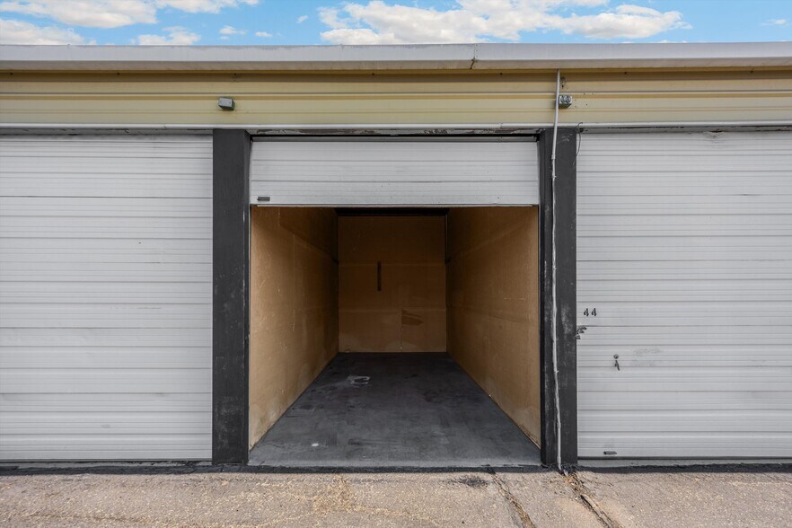 More Photos Of 811-823 S Williams Rd, Palm Springs Self Storage For Sale