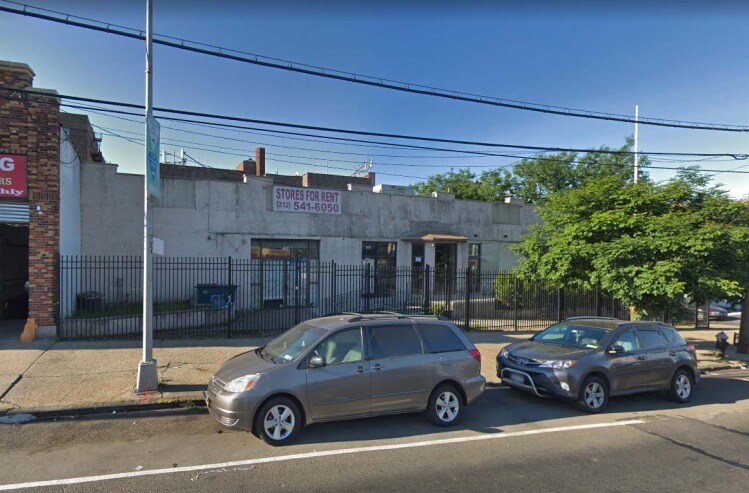 Primary Photo Of 1860 E Tremont Ave, Bronx Storefront For Lease