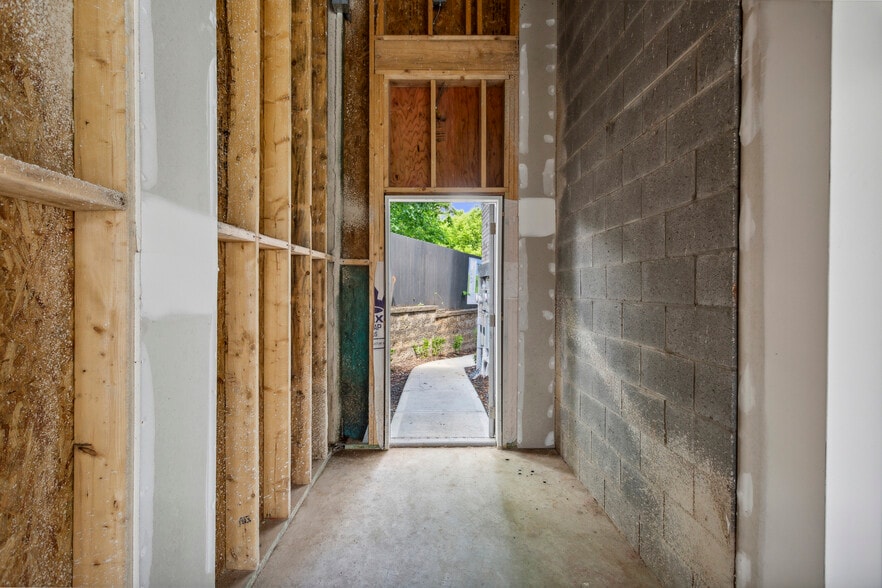 More Photos Of 2030 Main St NW, Atlanta Storefront Retail Office For Sale