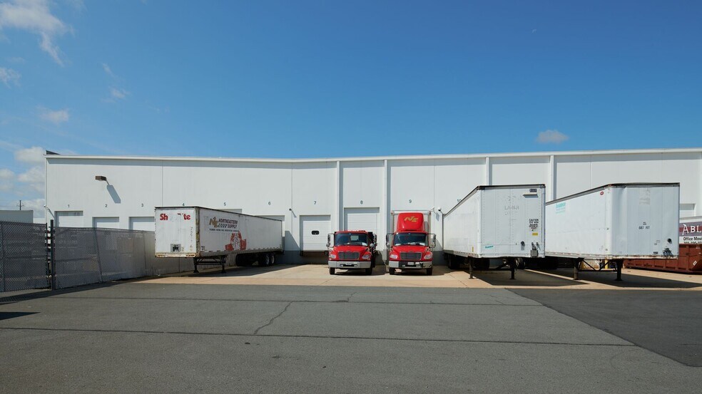 More Photos Of 23700 Pebble Run Pl, Sterling Warehouse For Lease