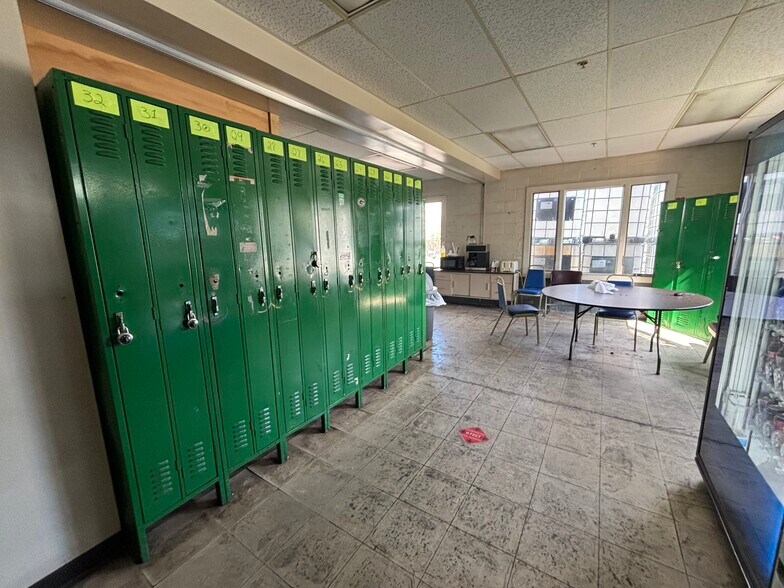 More Photos Of 68 Harrison St, Gloversville Distribution For Sale