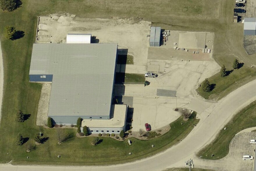 More Photos Of 8624-8626 Hollander Dr, Franksville Warehouse For Sale