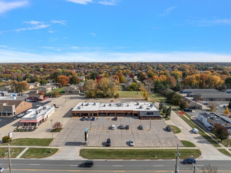 More Photos Of 41560-41660 Garfield Rd, Clinton Township Freestanding For Sale