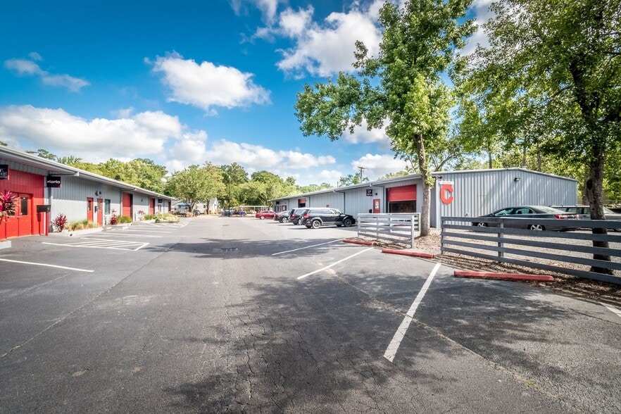 More Photos Of 1856 Belgrade Ave, Charleston Flex For Lease
