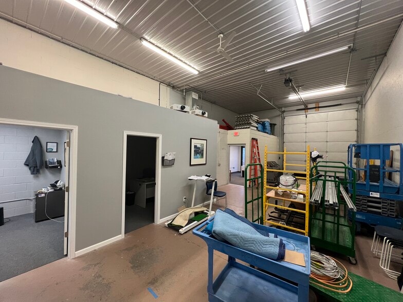 More Photos Of 2879-2893 Sanford Ave SW, Grandville Warehouse For Lease