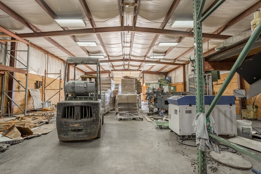 More Photos Of 3232 Tandy Rd, Fordland Industrial For Lease