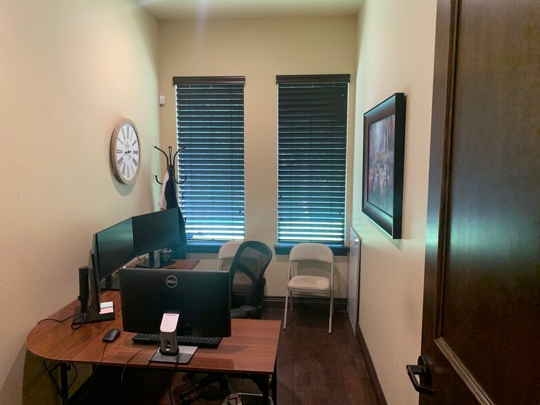 More Photos Of 4602 Park Springs, Arlington Loft Creative Space For Sale