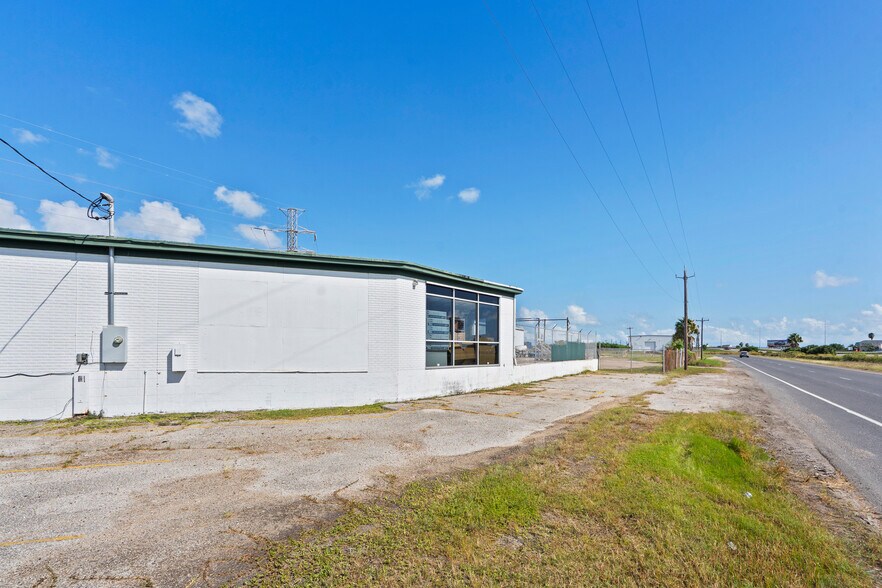 More Photos Of 8602 Broadway St, Galveston Warehouse For Sale