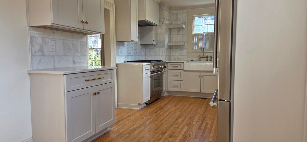 More Photos Of 305 S Main St, Davidson Office For Sale