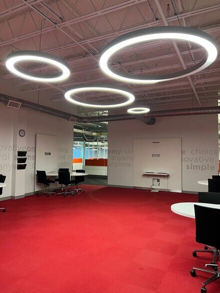 More Photos Of 5 Omni Way, Chelmsford Flex For Lease