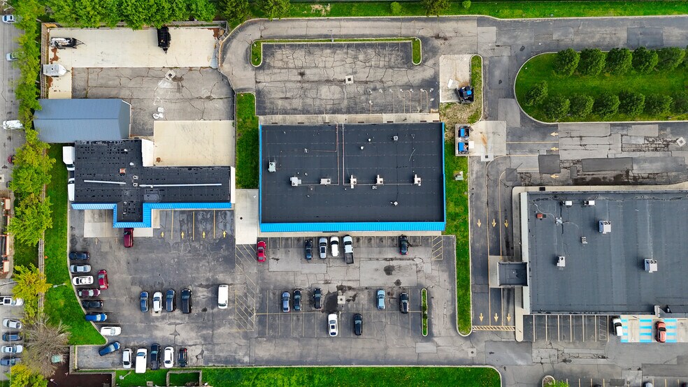 More Photos Of 2050-2090 E Dublin Granville Rd, Columbus General Retail For Lease