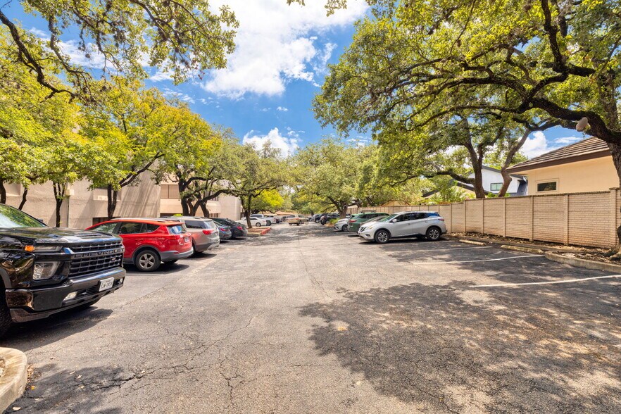 More Photos Of 5545 Fredericksburg Rd, San Antonio Medical For Lease