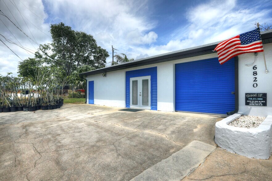 More Photos Of 6820 Woodmere Rd, Sebastian Light Distribution For Sale