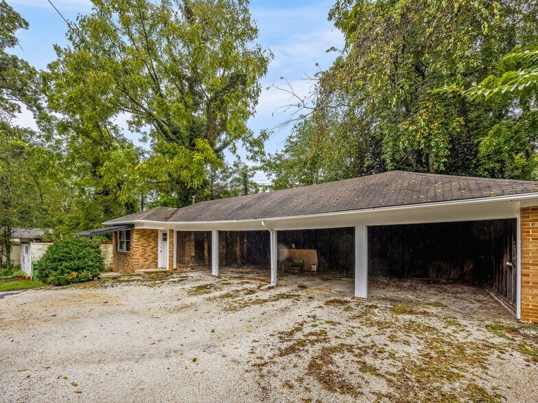 More Photos Of 1029 Patton St, Hendersonville Apartments For Sale