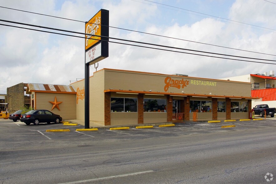 More Photos Of 4109 Fredericksburg Rd, San Antonio Freestanding For Sale