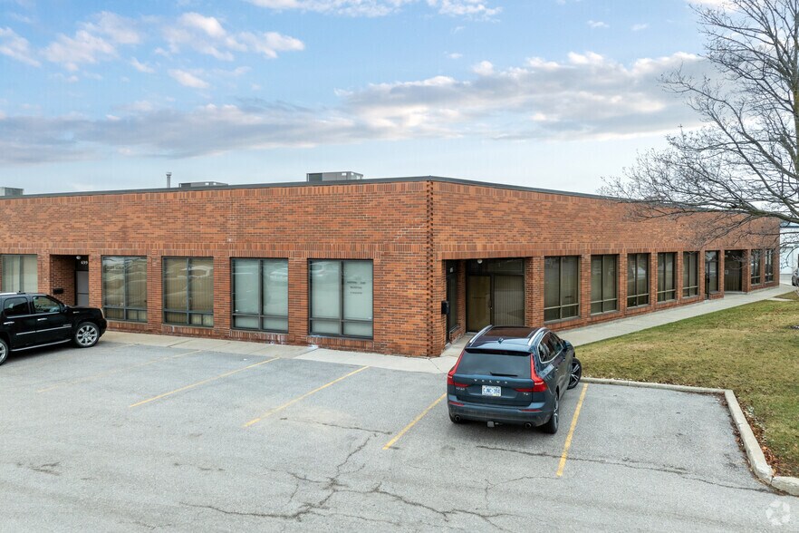More Photos Of 691-729 Petrolia Rd, Toronto Warehouse For Lease