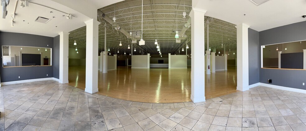 More Photos Of 1924 W International Speedway Blvd, Daytona Beach General Retail For Sale