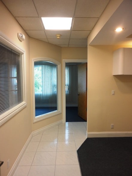 More Photos Of 461-481 E Hillsboro Blvd, Deerfield Beach Office For Lease