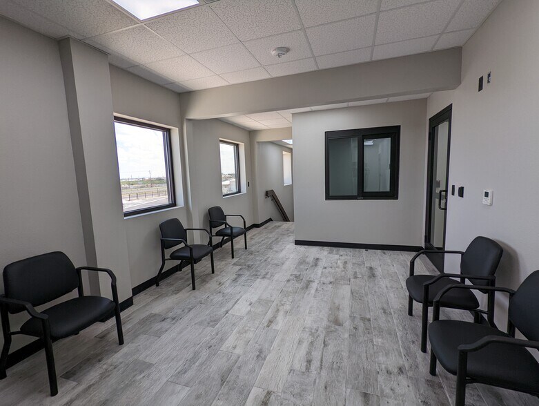 More Photos Of 6999 E Hwy 80, Odessa Office For Lease