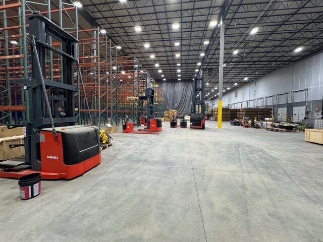 More Photos Of 200 S Pemberton Rd, Pemberton Distribution For Lease