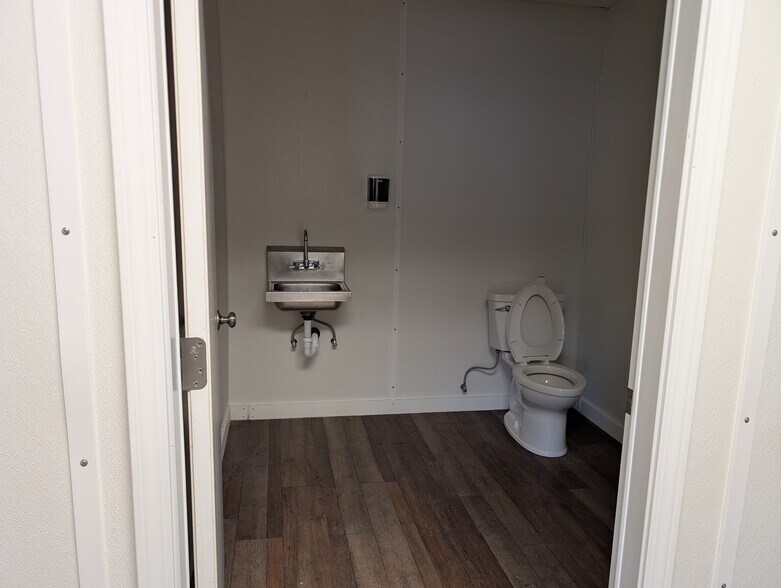 More Photos Of 306 Nordic dr, Petersburg Freestanding For Sale